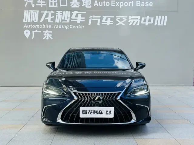Lexus ES — Фото автомобиля 2