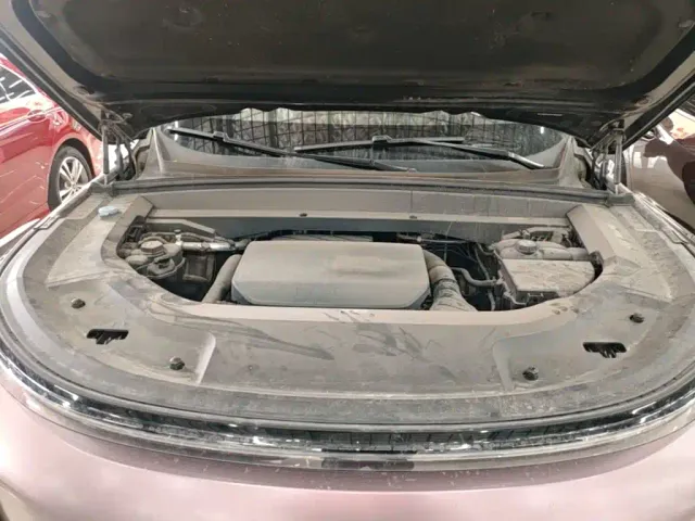 Li Auto L8 — Фото автомобиля 19