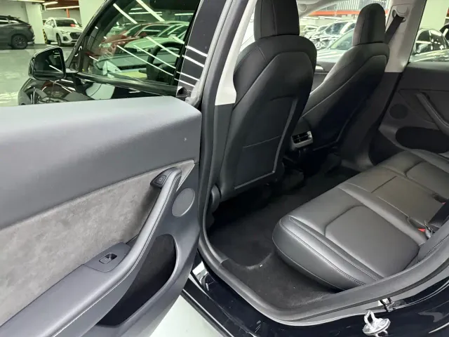 Tesla Model Y — Фото автомобиля 14