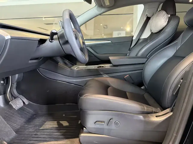 Tesla Model Y — Фото автомобиля 5