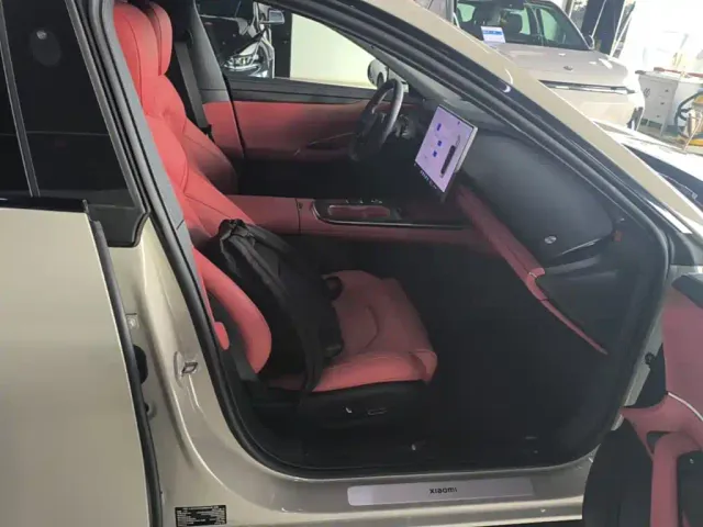 Xiaomi SU7 — Фото автомобиля 24
