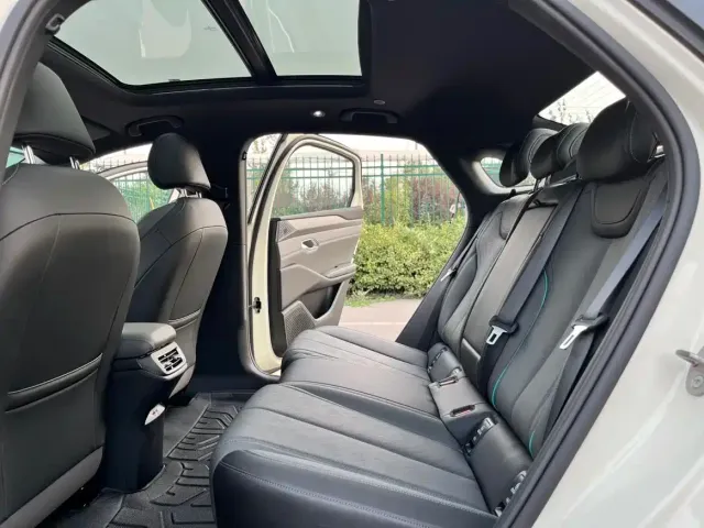 BYD Qin L — Фото автомобиля 16