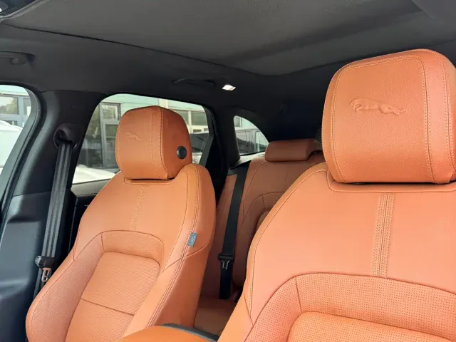 Jaguar F-Pace — Фото автомобиля 7