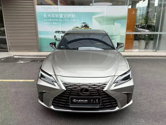 Lexus ES — Фото автомобиля 2