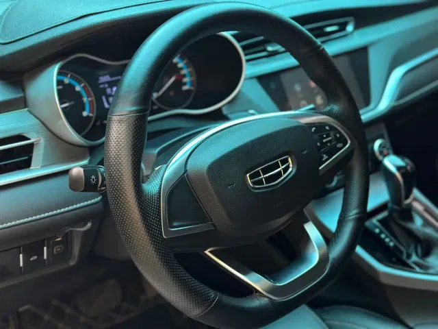 Geely Emgrand — Фото автомобиля 12