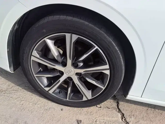 Geely Emgrand — Фото автомобиля 22