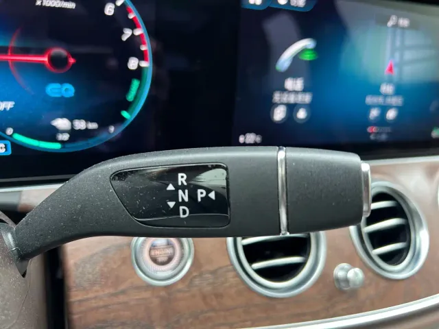 Mercedes-Benz E-Class — Фото автомобиля 11