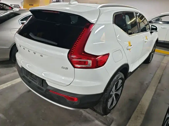 Volvo XC40 — Фото автомобиля 6