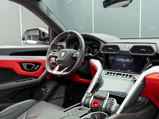 Lamborghini Urus — Фото автомобиля 17