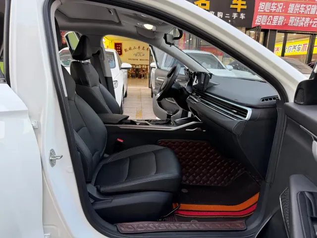 Geely Emgrand — Фото автомобиля 6