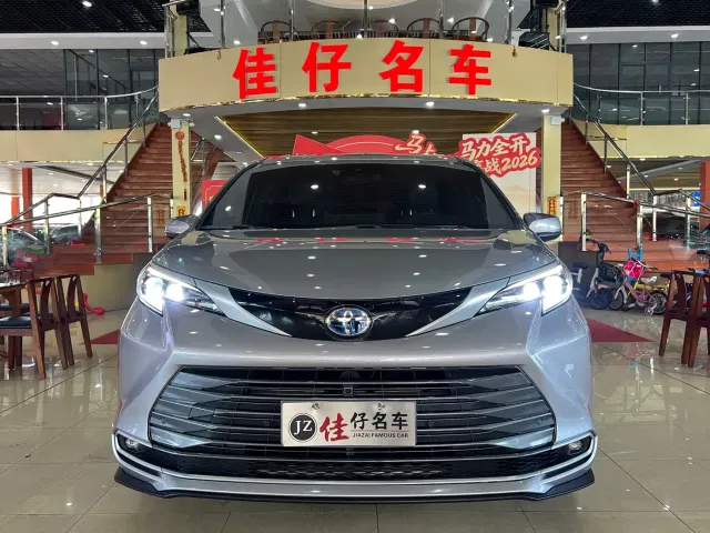 Toyota Sienna — Фото автомобиля 2