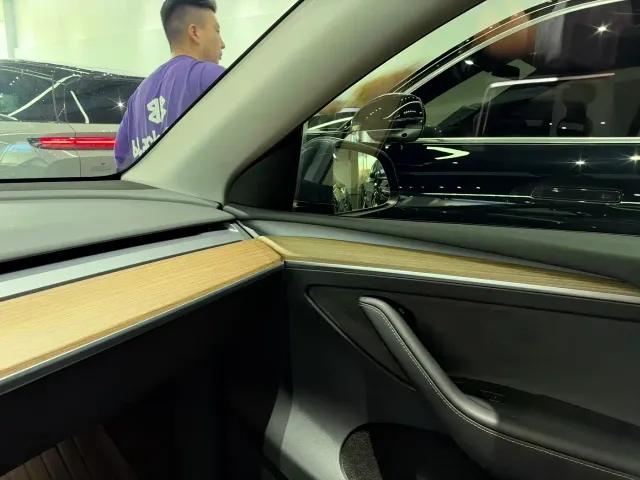 Tesla Model Y — Фото автомобиля 10