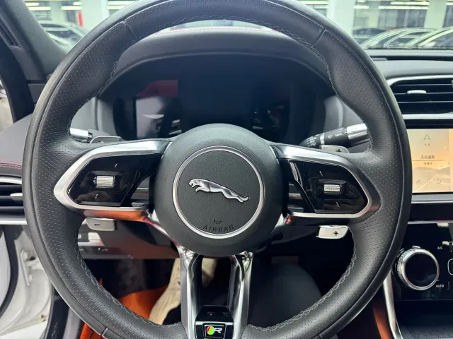 Jaguar XEL — Фото автомобиля 11