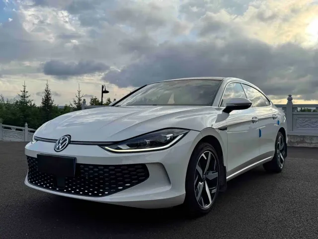 Фотография автомобиля — Volkswagen Lamando