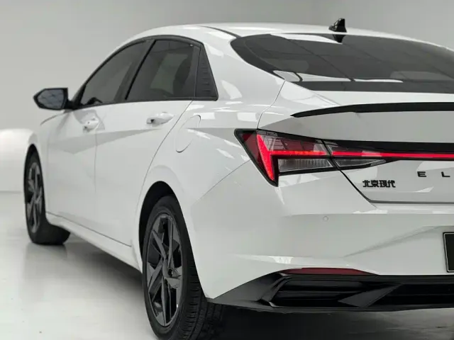 Hyundai Elantra — Фото автомобиля 7