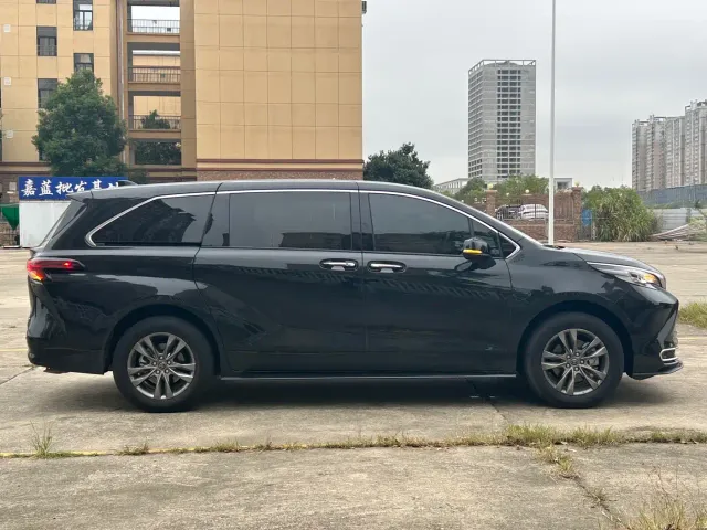 Toyota Sienna — Фото автомобиля 13