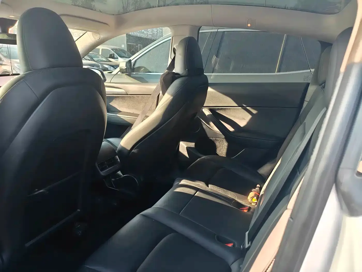 Tesla Model Y 2024 Rear-Wheel Drive Version — Фото автомобиля 6