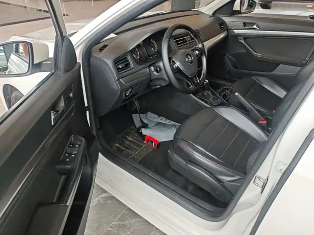 Volkswagen Lavida — Фото автомобиля 15