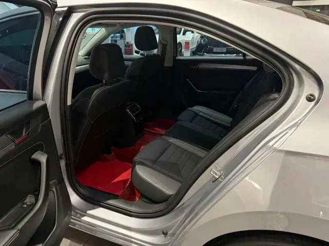 Skoda Superb — Фото автомобиля 8