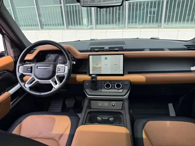 Land Rover Defender — Фото автомобиля 11