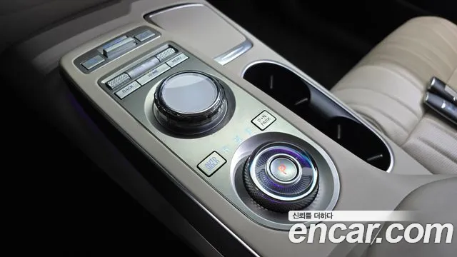Genesis GV70 — Фото автомобиля 12