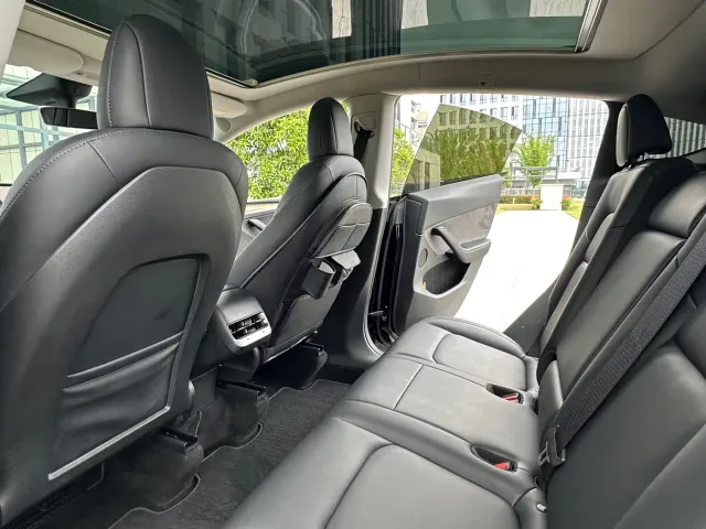Tesla Model Y — Фото автомобиля 11