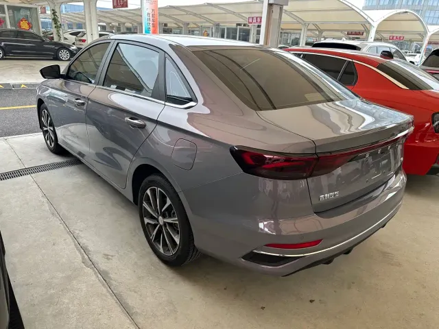Geely Emgrand — Фото автомобиля 8