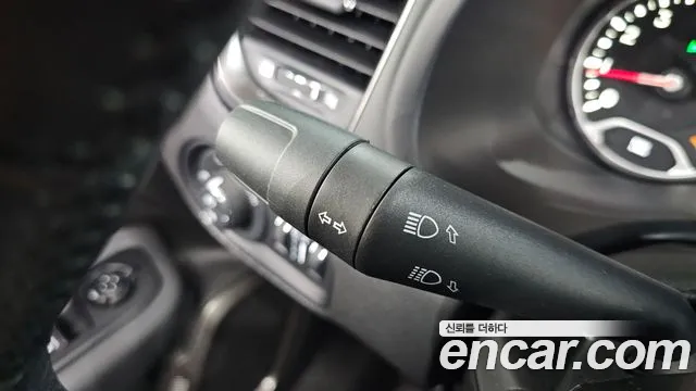 Jeep Renegade — Фото автомобиля 23