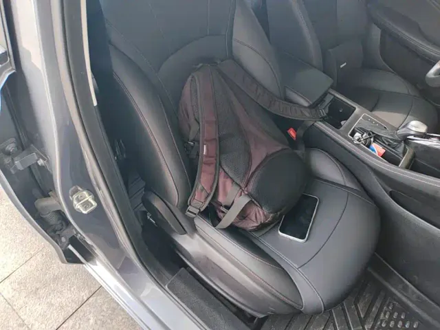 Roewe i5 — Фото автомобиля 24