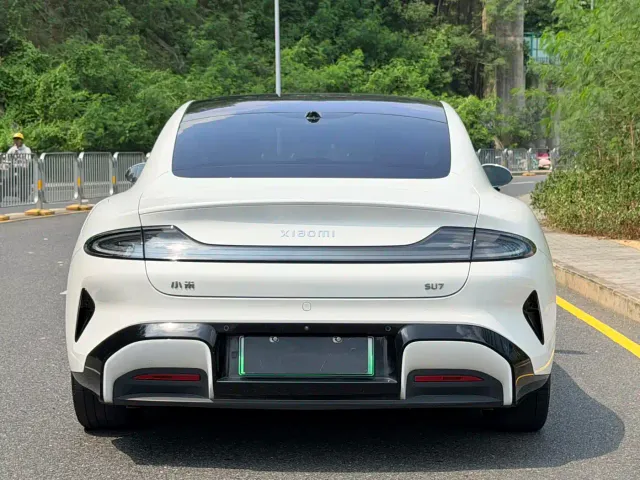 Xiaomi SU7 — Фото автомобиля 12