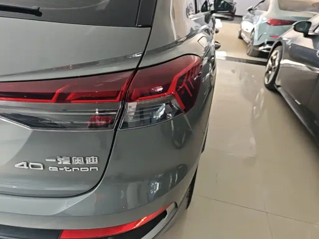 Audi Q4 e-tron — Фото автомобиля 7