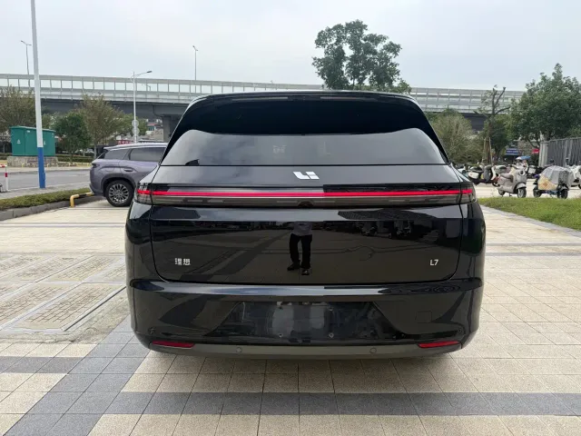 Li Auto L7 — Фото автомобиля 14