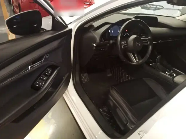 Mazda Axela — Фото автомобиля 15