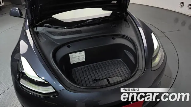Tesla Model 3 — Фото автомобиля 9
