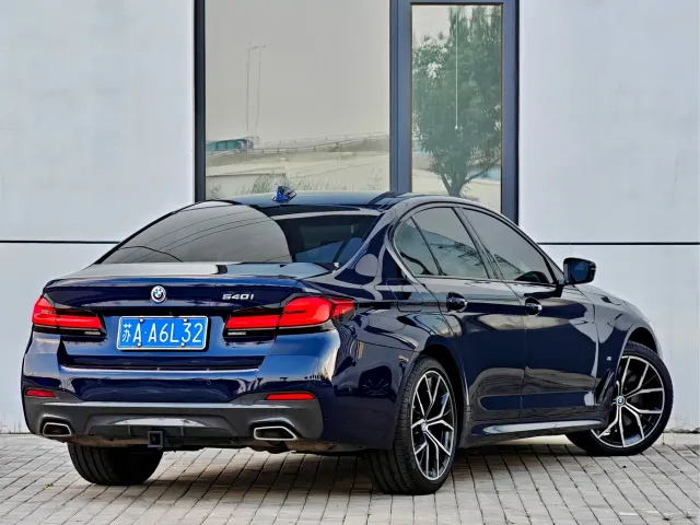 BMW 5 Series — Фото автомобиля 6