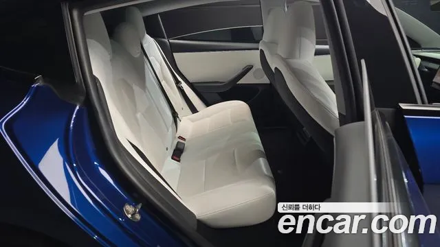 Tesla Model 3 — Фото автомобиля 11