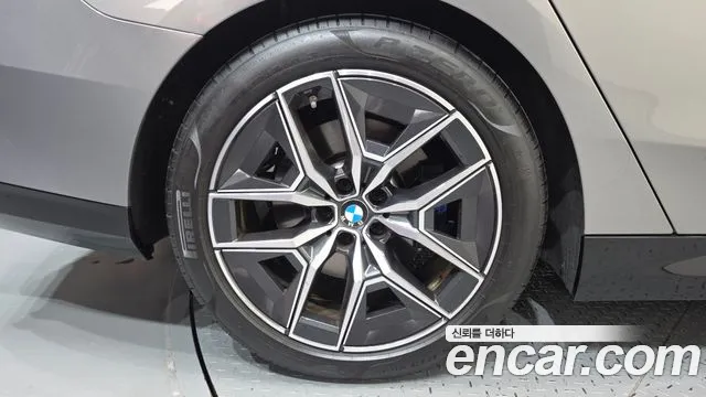 BMW 5 Series G60 — Фото автомобиля 5