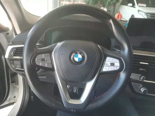 BMW 5 Series — Фото автомобиля 15