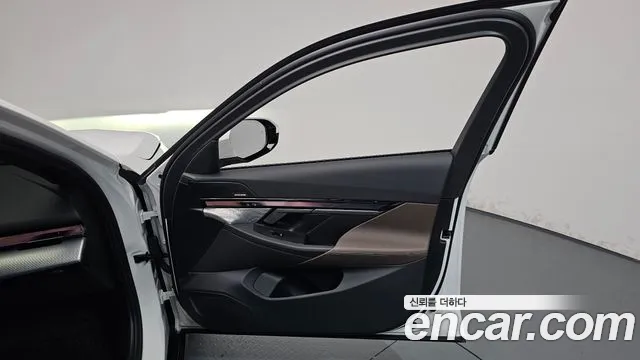 BMW i5 G60 — Фото автомобиля 13