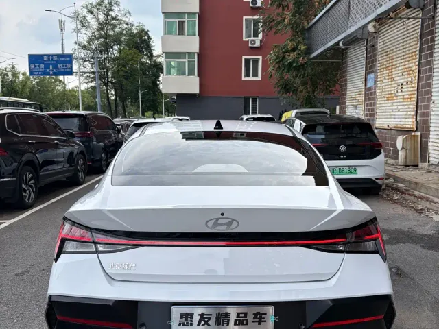 Hyundai Elantra — Фото автомобиля 5