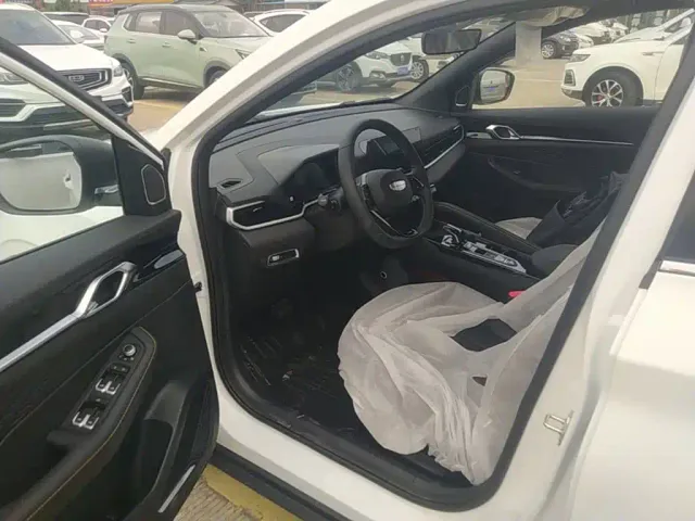Geely Binyue — Фото автомобиля 15