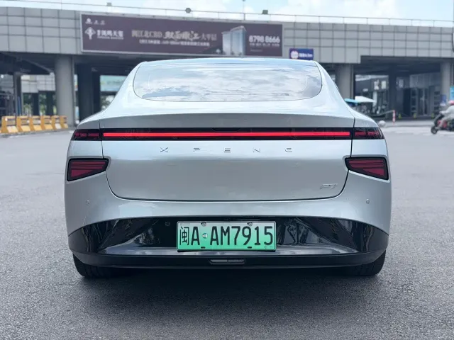 Xpeng P7 — Фото автомобиля 5