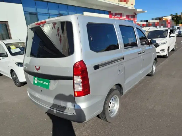Wuling Hongguang V — Фото автомобиля 6