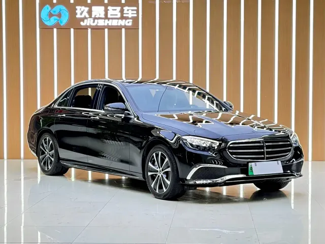 Mercedes-Benz E-Class — Фото автомобиля 3