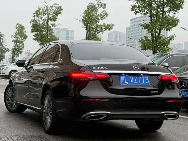 Mercedes-Benz E-Class — Фото автомобиля 8