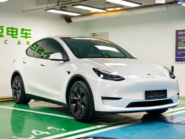 Tesla Model Y — Фото автомобиля 5