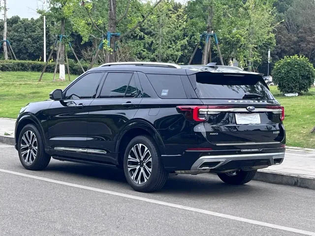 Ford Explorer — Фото автомобиля 4