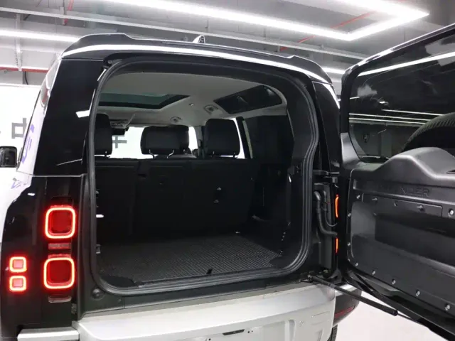 Land Rover Defender — Фото автомобиля 28