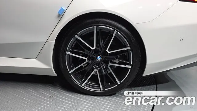 BMW M5 G90 — Фото автомобиля 21