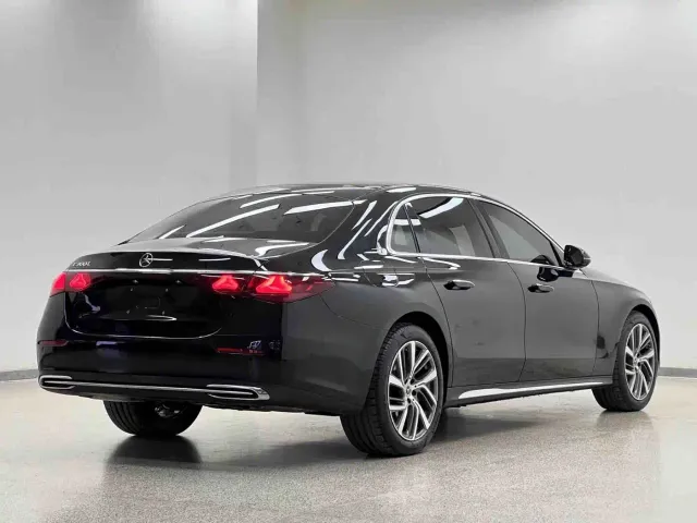 Mercedes-Benz E-Class — Фото автомобиля 28